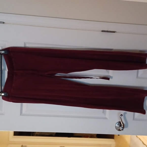 🌺Ellen Tracy Burgundy Activewear Top And Pants - Picture 11 of 16